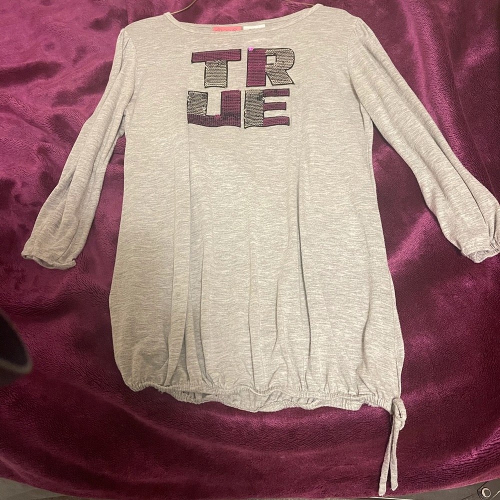 Gray shirt with sequins